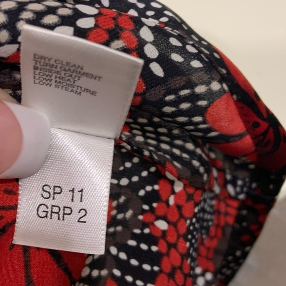St. John Silk Floral Print Top / Size: PS - Picture 6 of 6